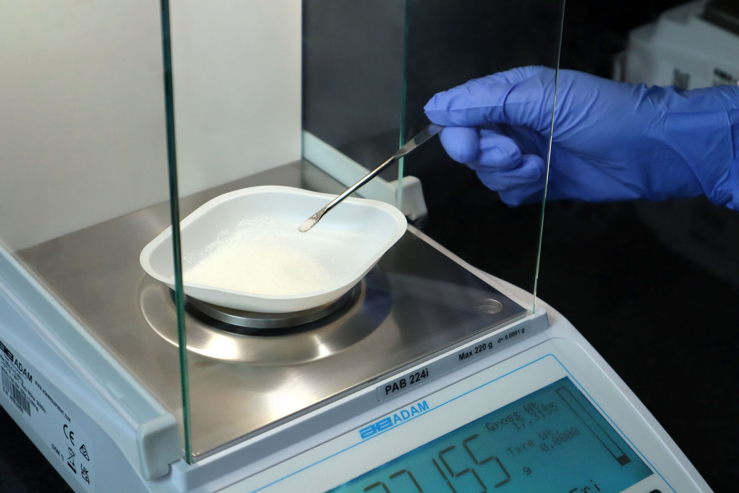 Polaris Analytical Balances weighing powder